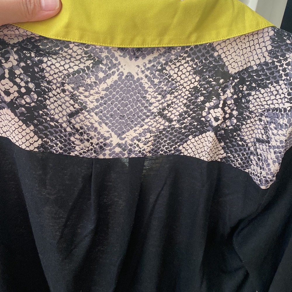 Mix material button down top - Picture 4 of 4